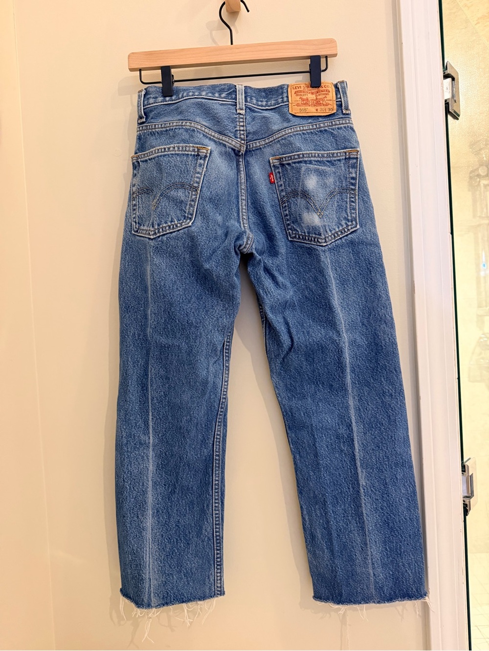 Y2K-era / late-2000s Levi’s 505 straight leg unisex mens/womens blue jeans